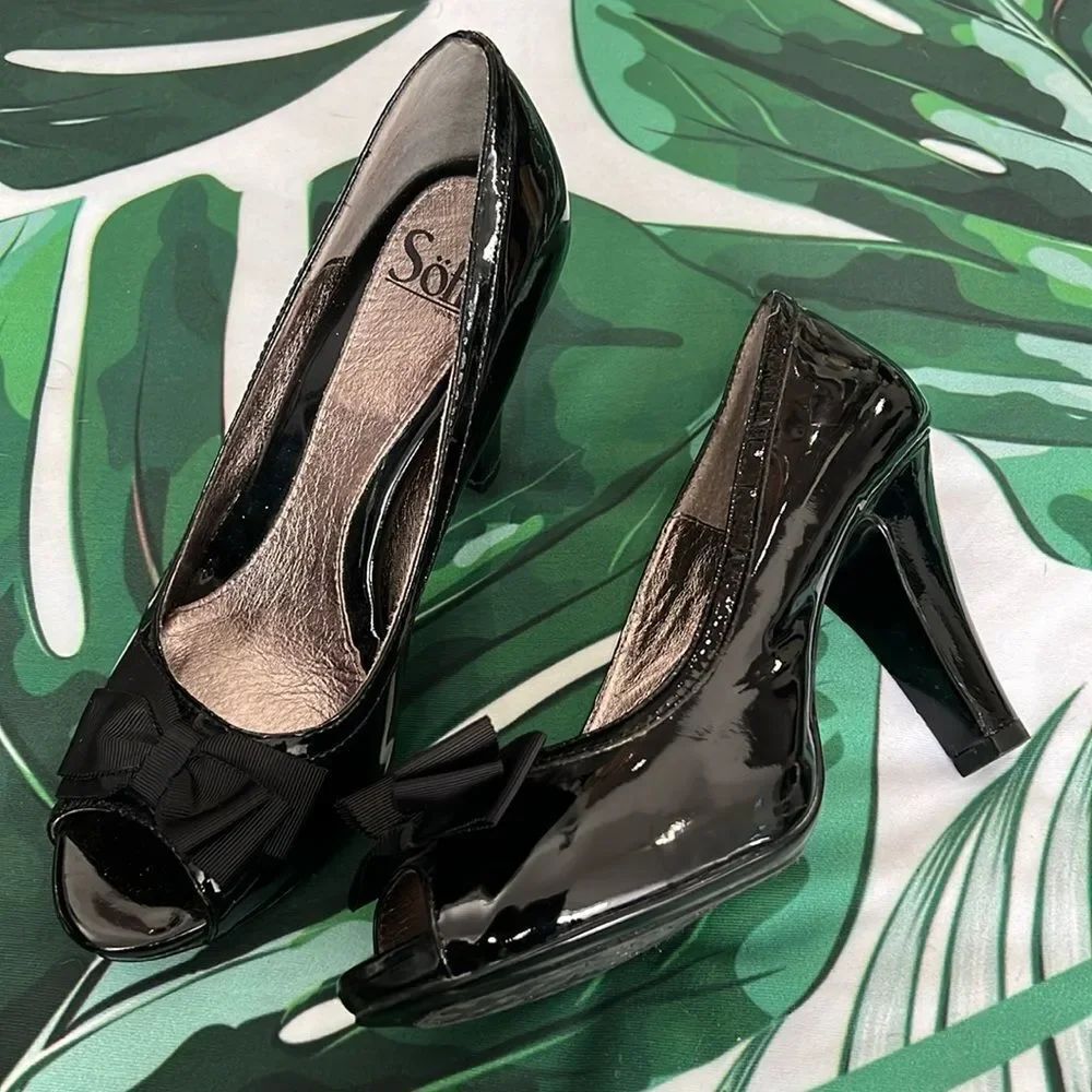 * Sofft brand, black patent pumps with bow
